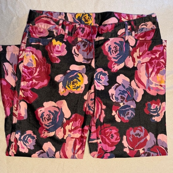 Express Pants - (11/12) An Express Bounty of Slightly Shimmering Roses on Black, Wide-Leg Capri